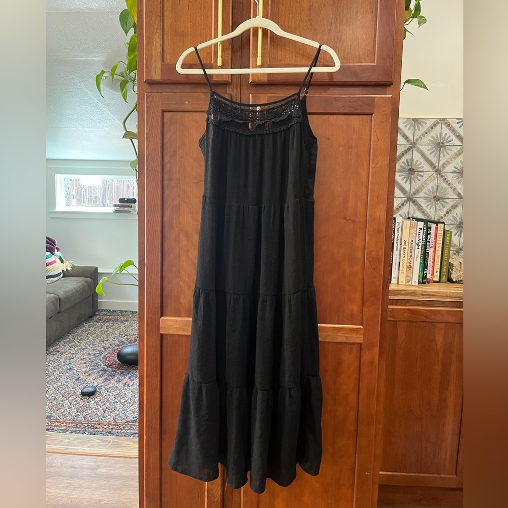 Elegant Black Lace Trim Tiered Summer Dress